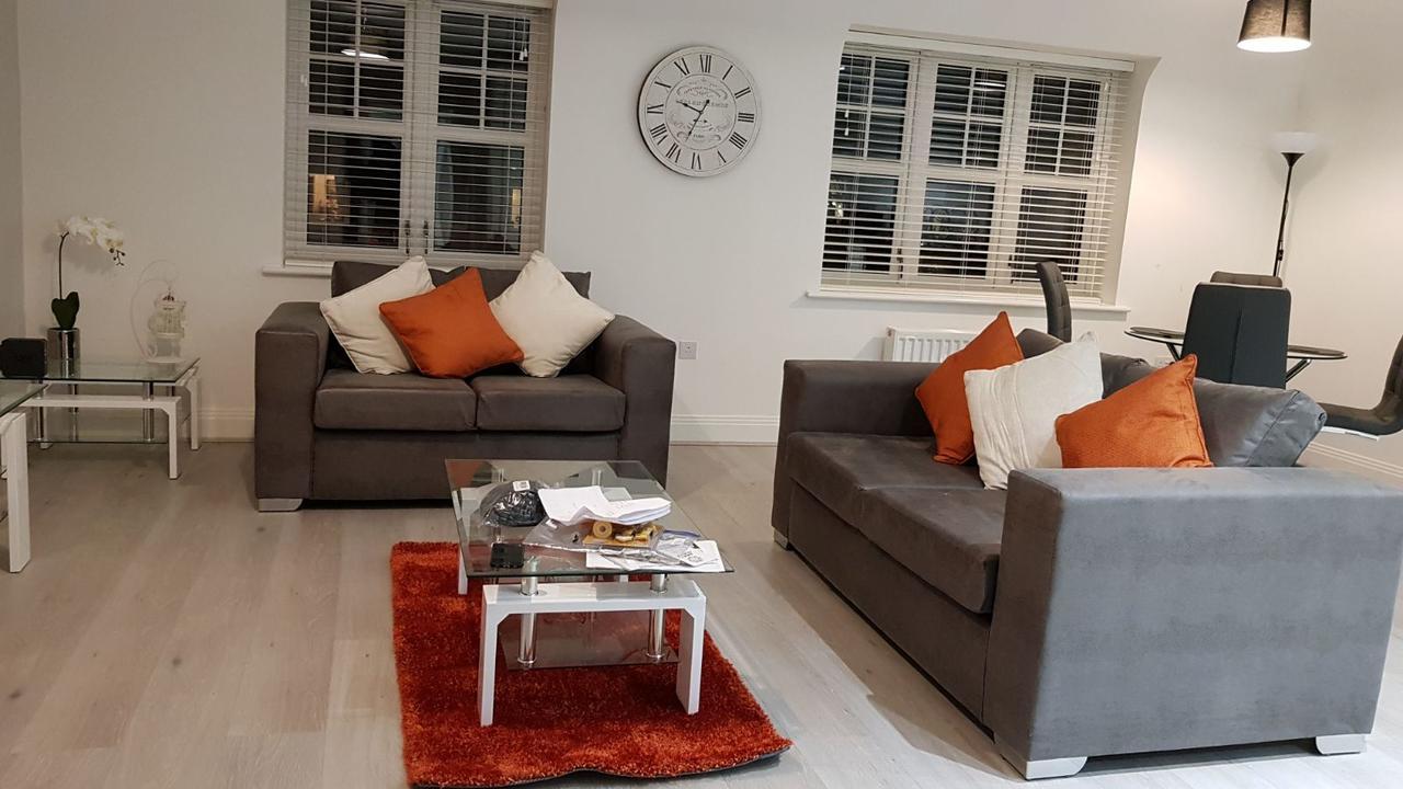 Helios Court Penthouse Serviced Apartment By Ferndale Maidenhead Exterior foto