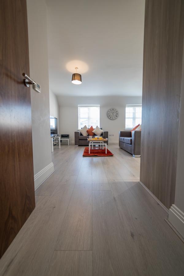 Helios Court Penthouse Serviced Apartment By Ferndale Maidenhead Exterior foto
